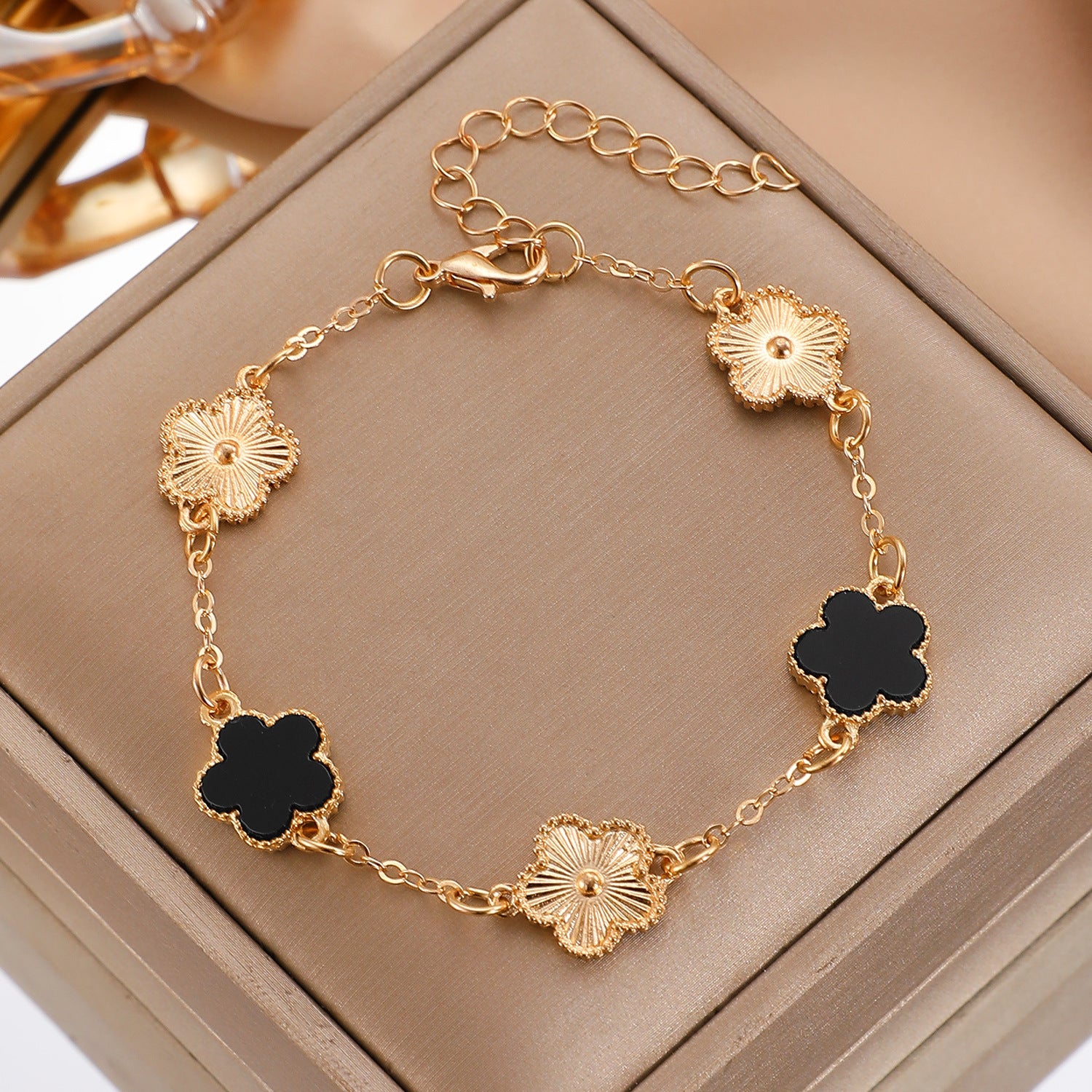 Wholesale Five-Leaf Flower Bracelet