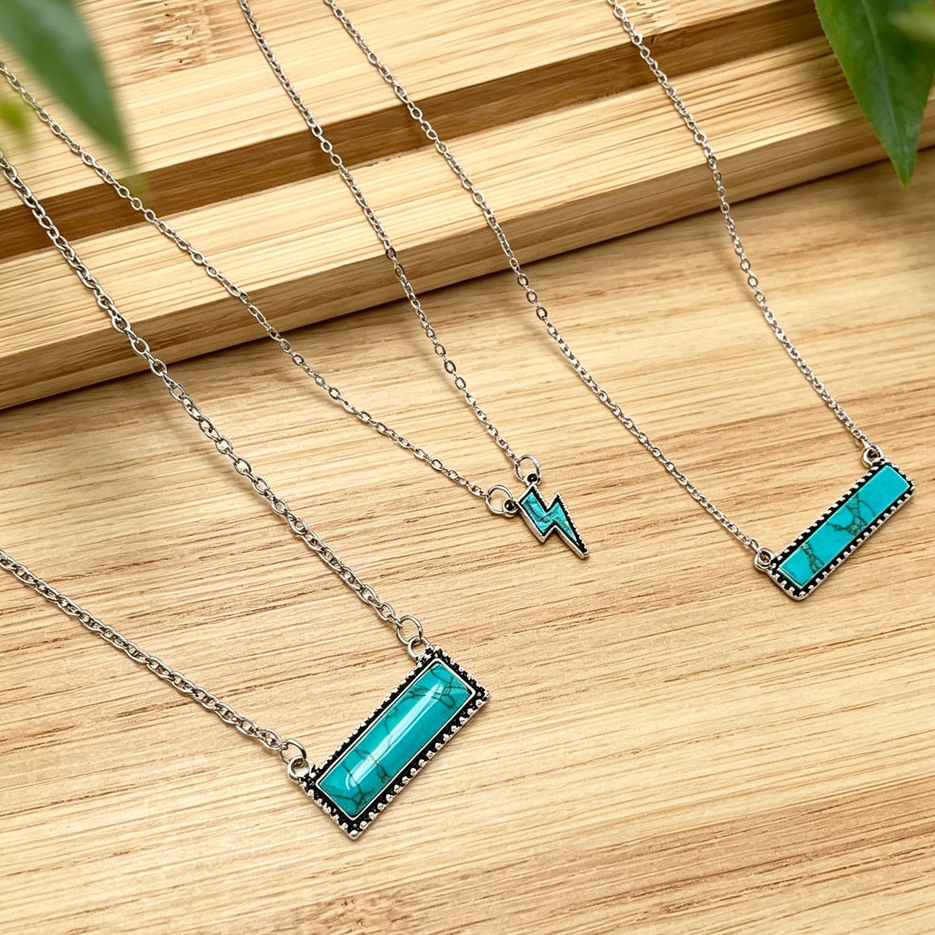 Wholesale Boho Distressed Turquoise Pendant Necklace Geometric Lightning Design Fashion Accessory Gift For Boutique Resale