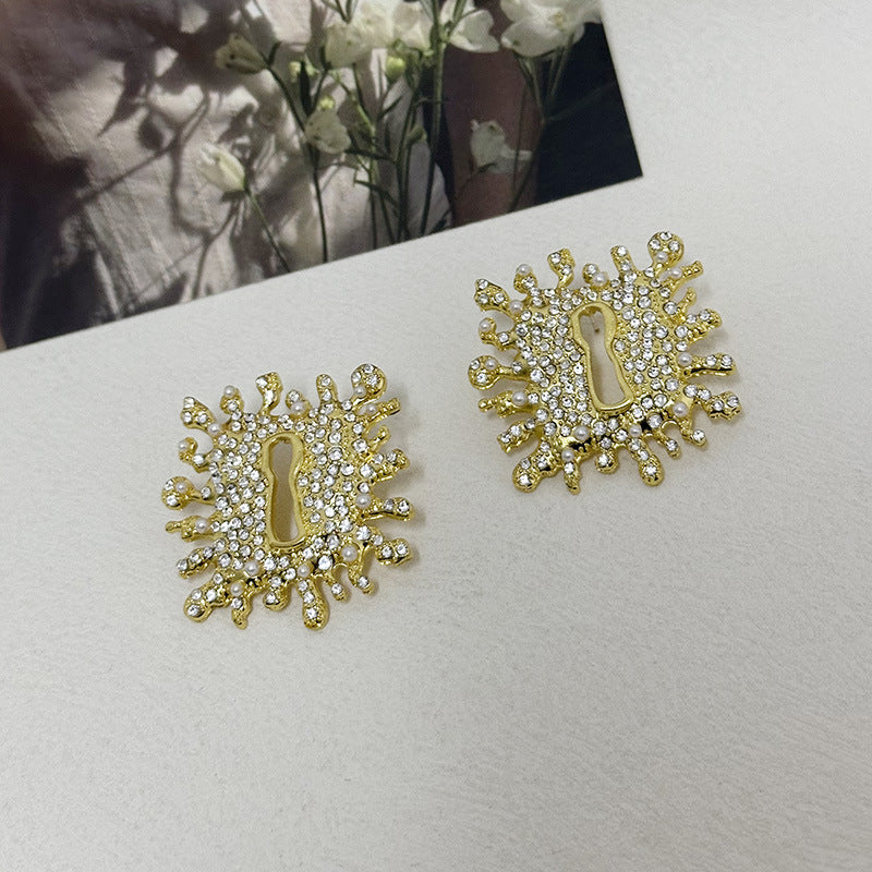 Wholesale  Light Luxury Square Burst Keyhole Pearl Flash Diamond Earrings