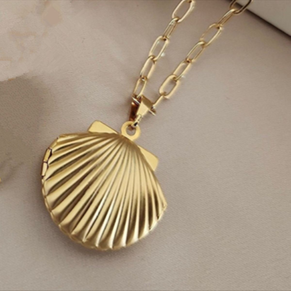 Wholesale  stainless steel love box shell oval necklace