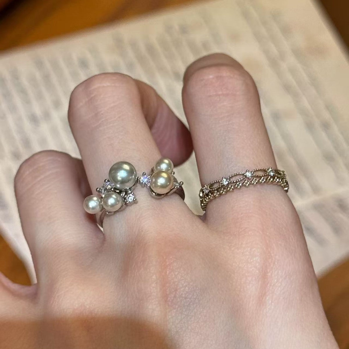 Wholesale Vintage Coffee Gold Hollow Open Ring Zinc Alloy Pearl Flower Design Jewelry Accessory