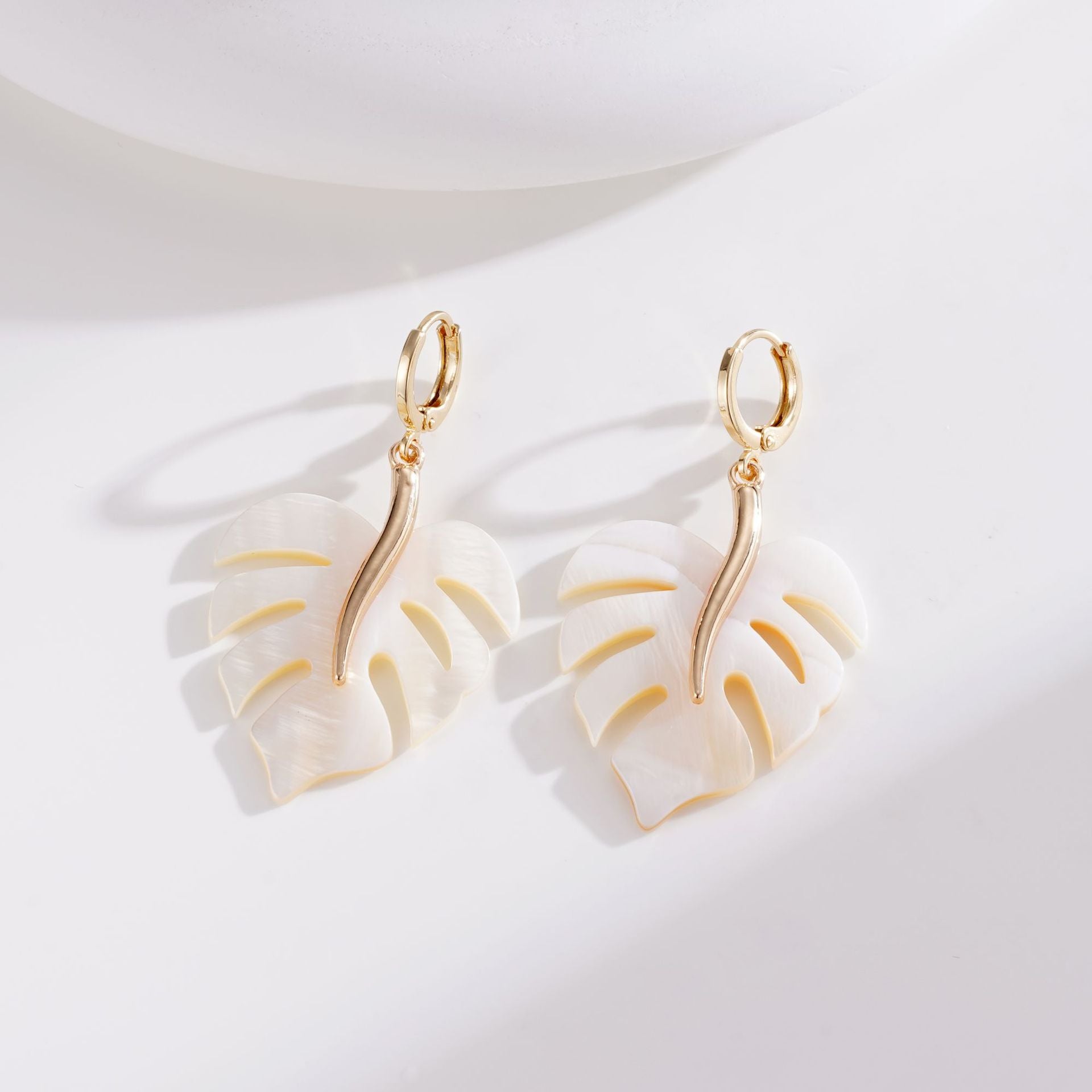 Wholesale shell love leaf earrings