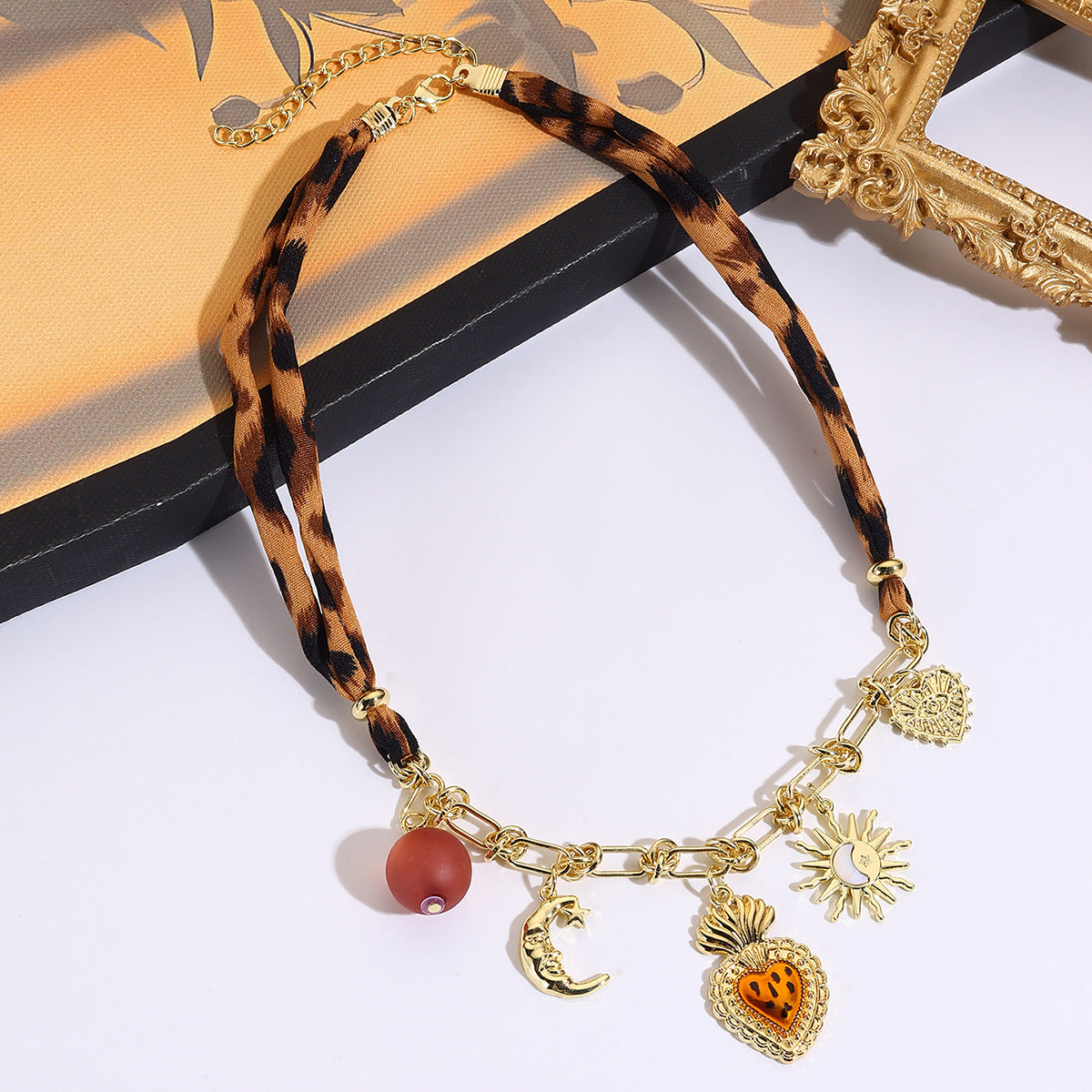 Wholesale  Model Light Luxury High-End Vintage Silk f Leopard Print Necklace with Unique Design Heart Pendant Leopard Print Necklace