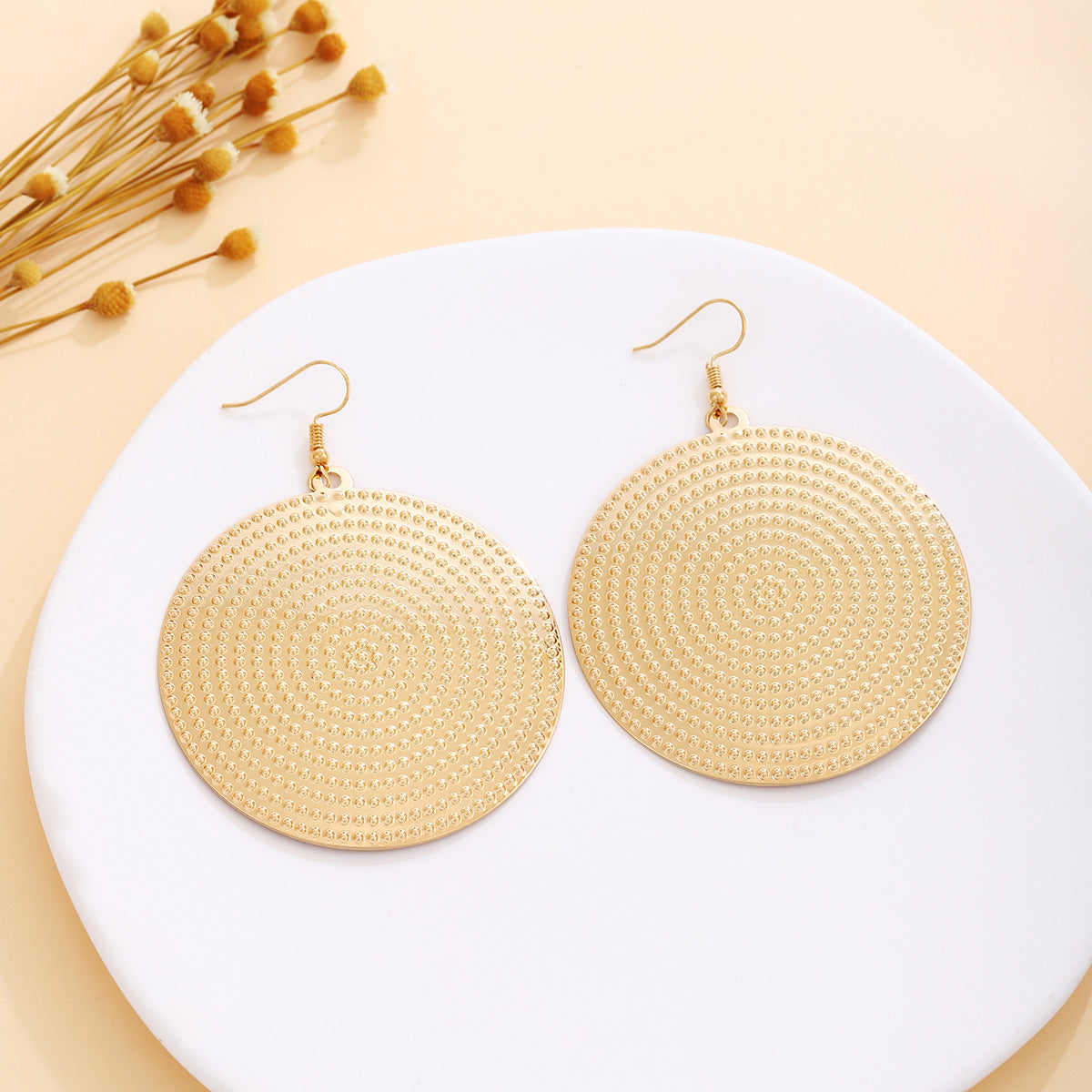 Wholesale Retro Flower Pearl Hollow Love Light Luxury Earrings