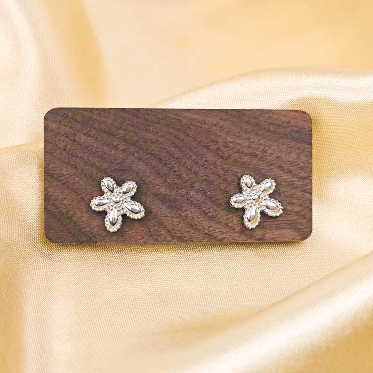 Wholesale Titanium Steel Flower Earrings Simple Style Jewelry Accessory for Everyday Wear