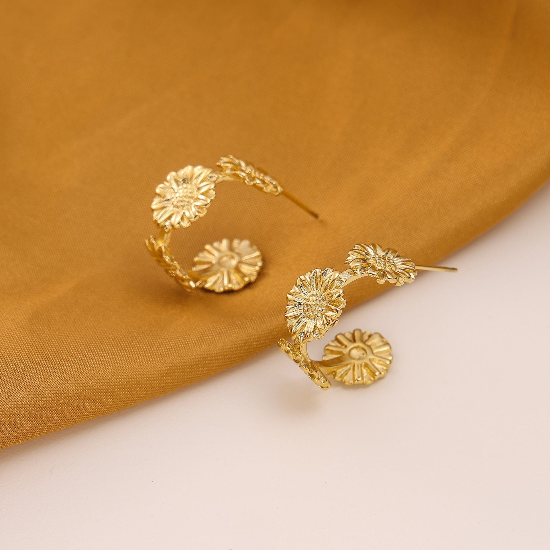 Wholesale retro  titanium steel fashion ladies flower earrings