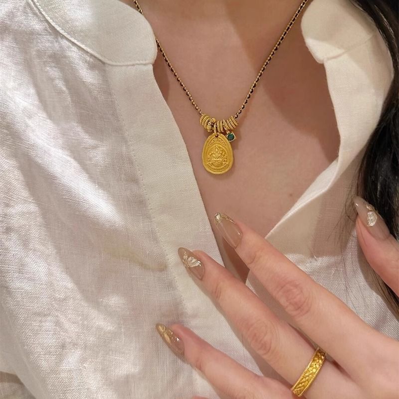Wholesale retro light luxury round sweater necklace