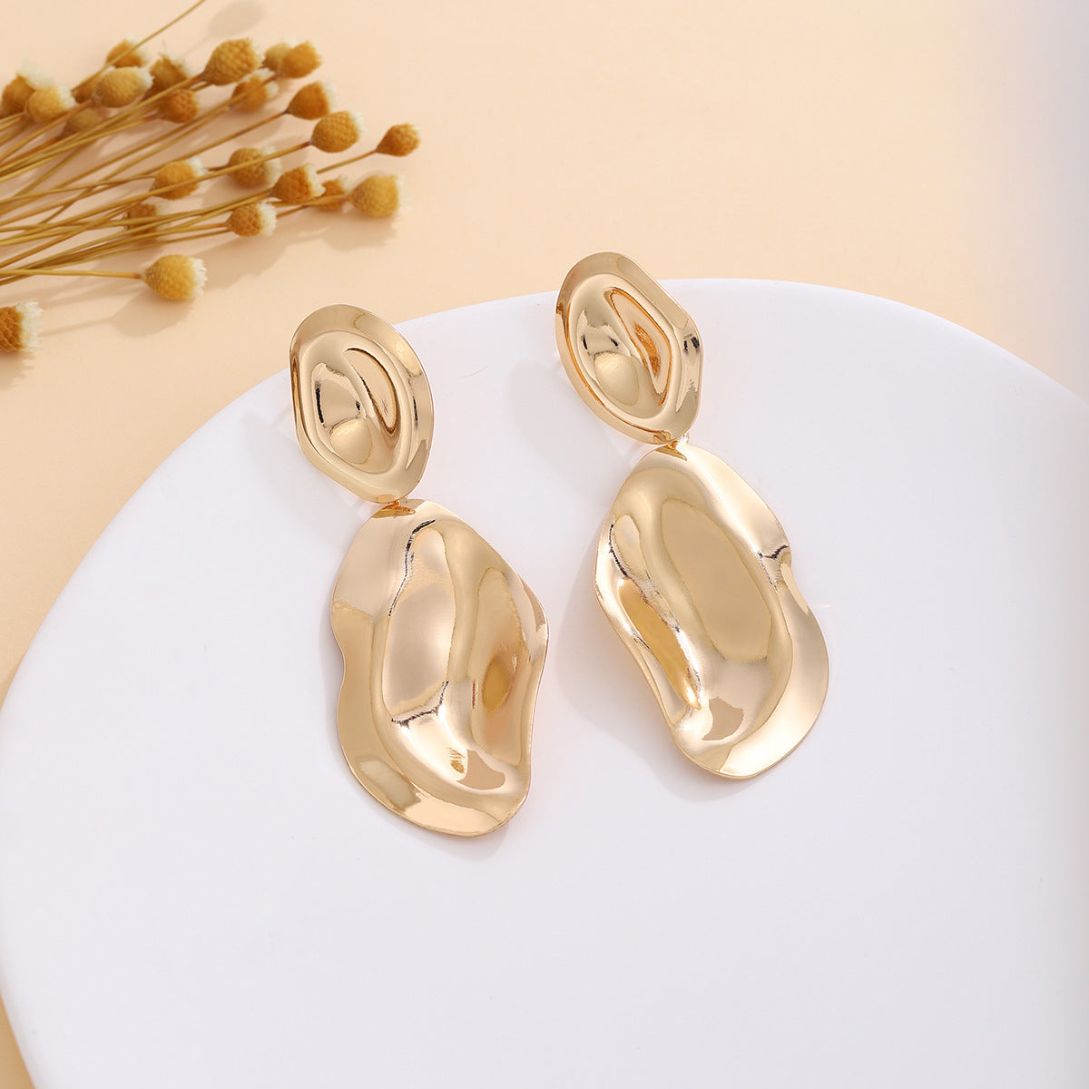 Wholesale Retro Flower Pearl Hollow Love Light Luxury Earrings