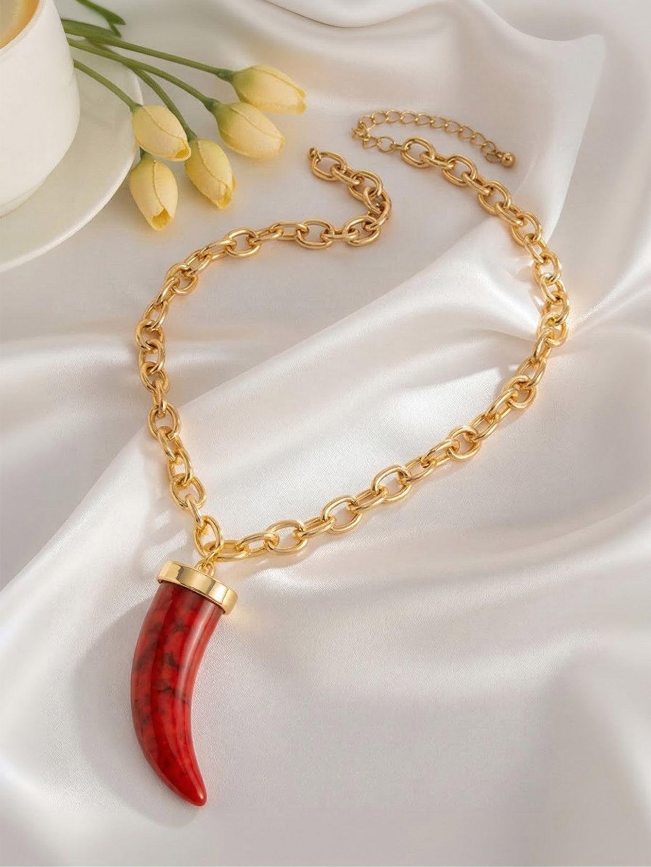 Wholesale Retro Multi-Color Resin Pendant Necklace,  Trendy Fashion Accessory for Layering or Gift