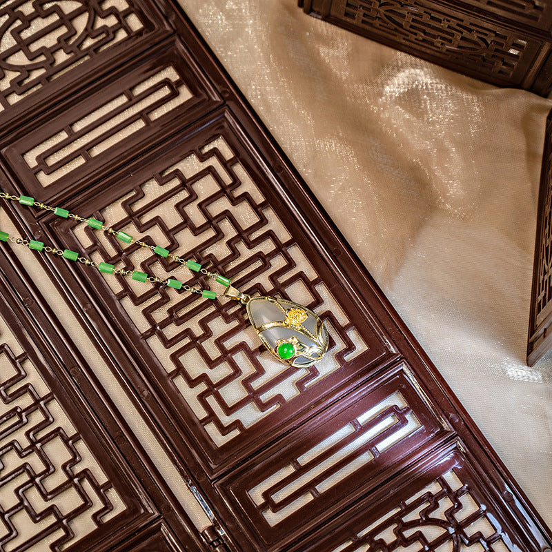 Wholesale  Retro Emerald Gradient Peace Button Necklace