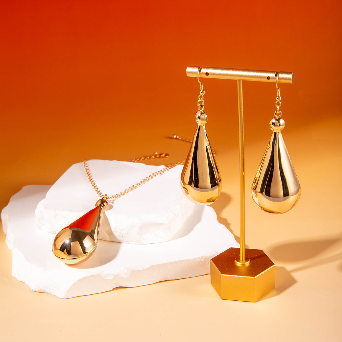 Wholesale Retro geometric teardrop-shaped necklace and earrings