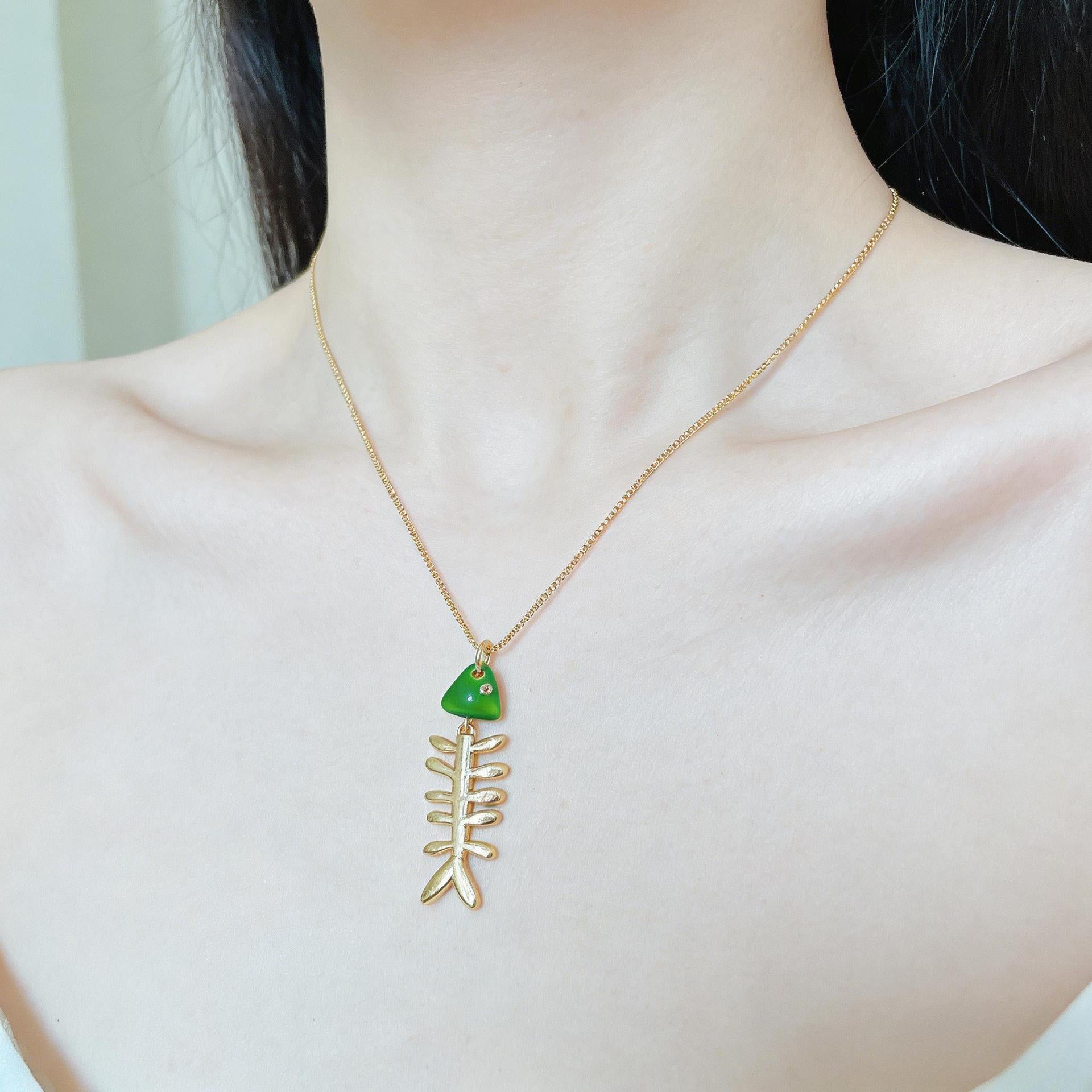 Wholesale Chic Gold Plated Fishbone Pendant Necklace,  Women' s Jewelry Accessory for Boutique Resale