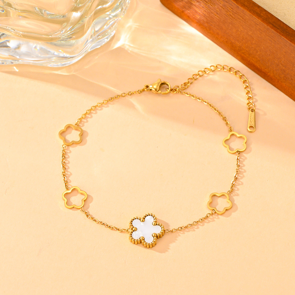 Wholesale Light Luxury Stainless Steel Five Leaf Flower Bracelets ACC-BT-ZhuoXin001