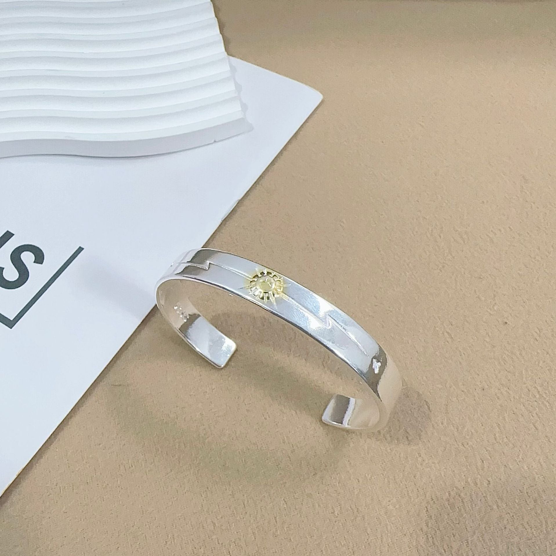 Wholesale  flying bird bracelet  fashion light luxury bracelet