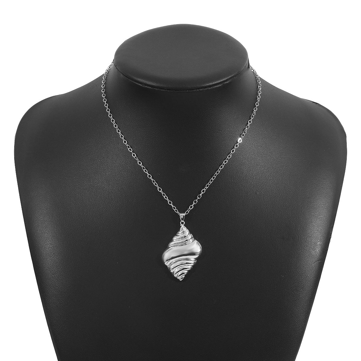 Orecchini all'ingrosso in lega di conchiglia creativa con personalità di nicchia, orecchini a vento da spiaggia e oceano