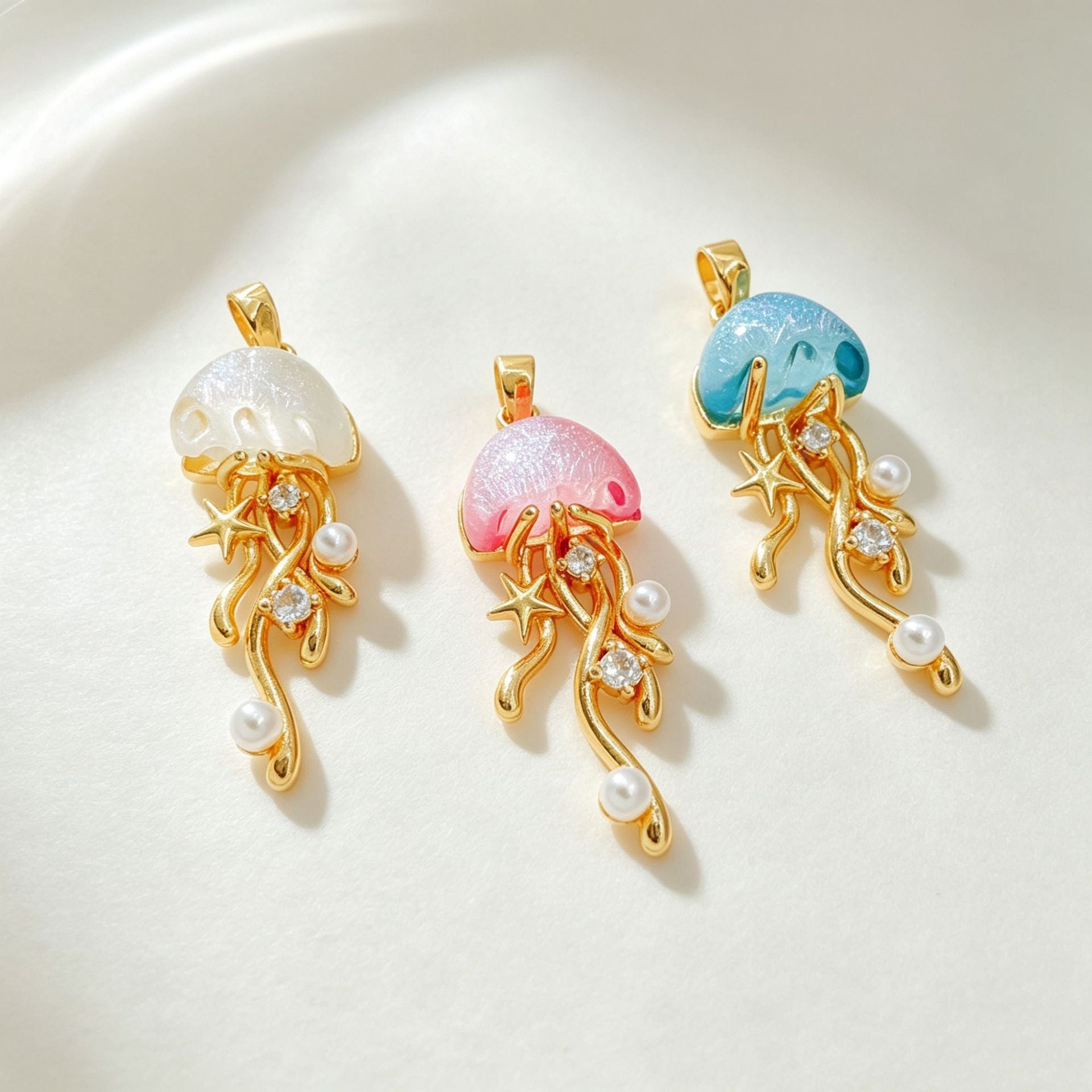 Wholesale Gold Plated Copper Jellyfish Ocean Theme Pendant Necklace Stylish Fashion Accessory Boutique Resale
