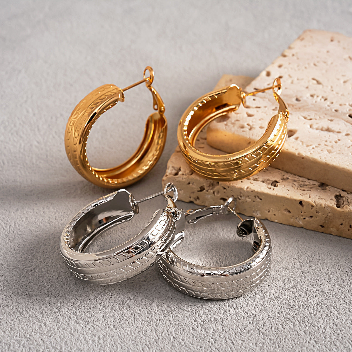 Wholesale Geometric Metal Earrings For Women Silver Pin Gold Fold Wrinkle Design Fashion Jewelry Accessory For Party Gift Boutique Resale