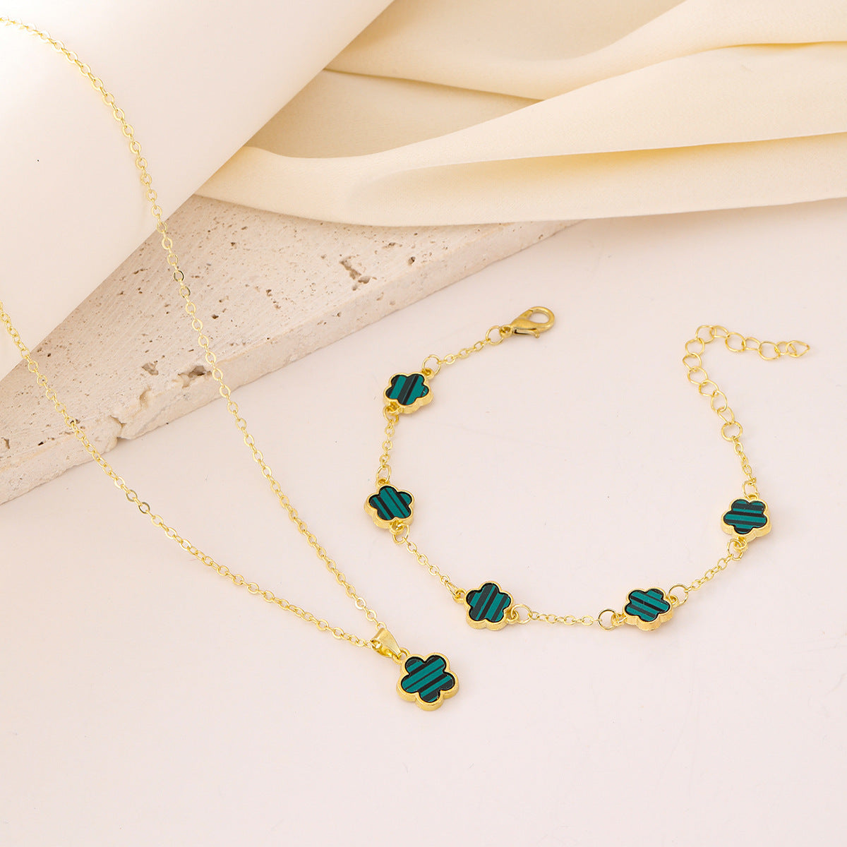 Wholesale Five-leaf Clover Necklace Bracelet Two-piece Set ACC-BT-FanYou001