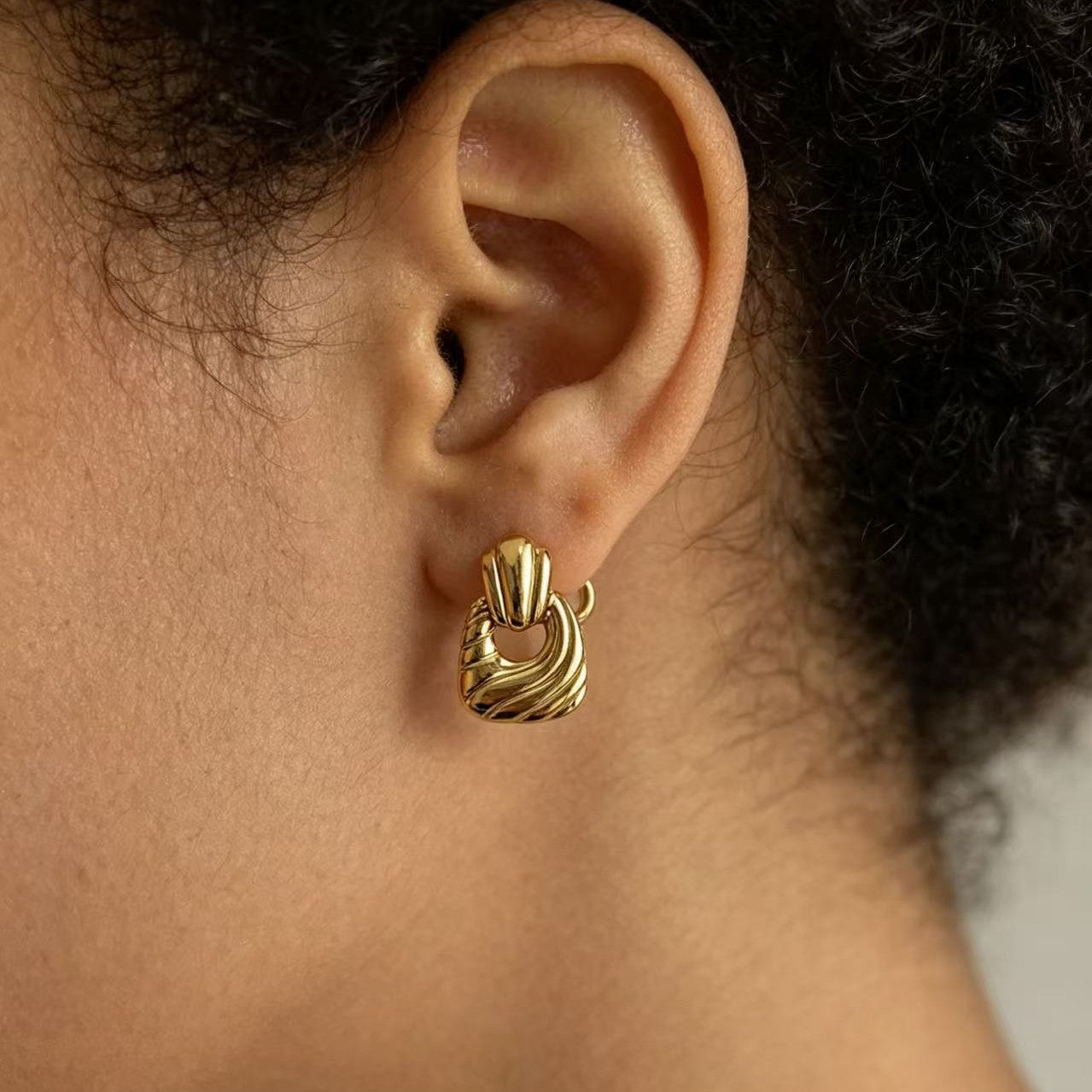 Wholesale Geometric Gold Earrings for Women,  Stainless Steel Gold Plated Fashion Jewelry Accessory,  Party Gift