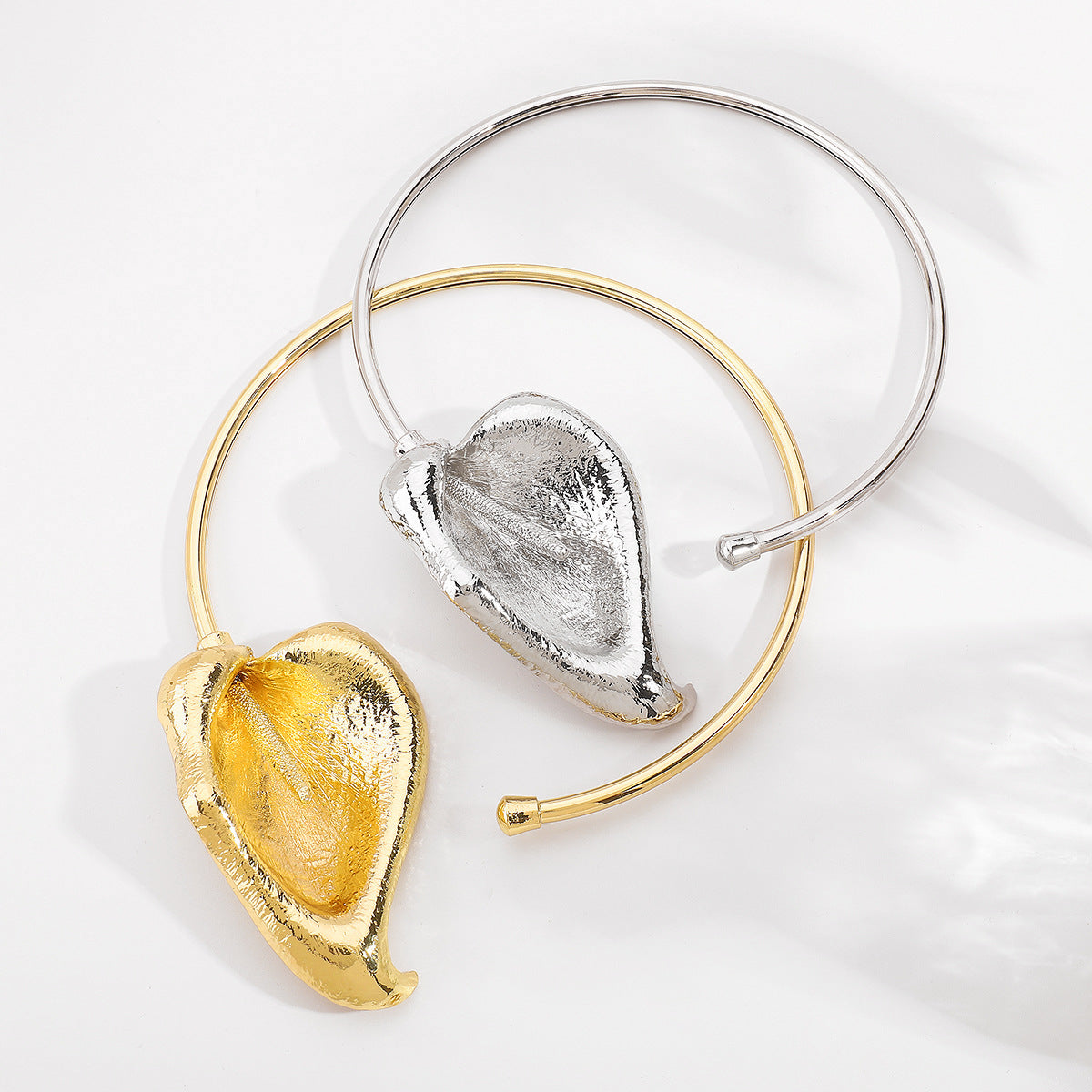 Wholesale  Leaves Three-dimensional Metal  Collar Light Luxury Retro Necklace