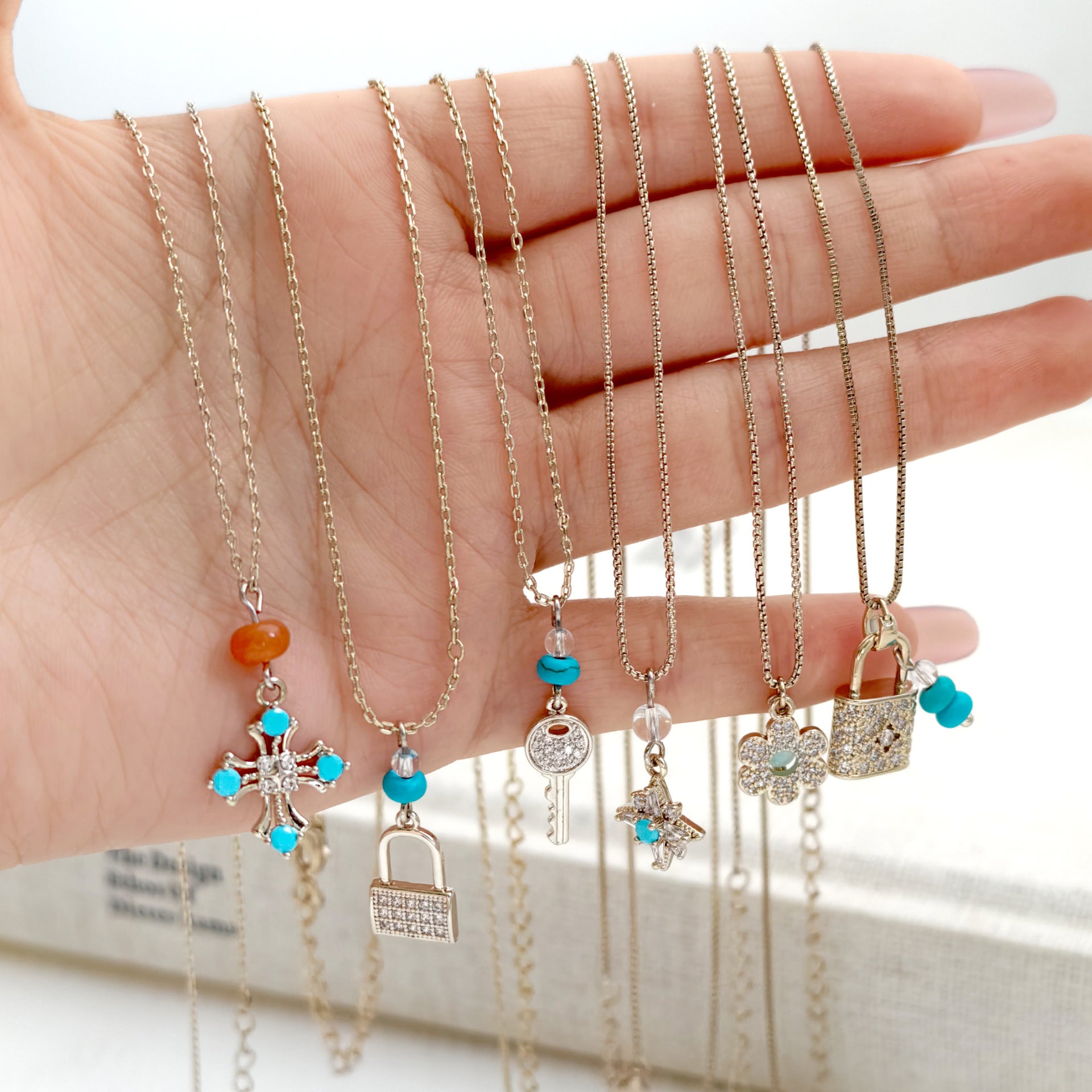 Wholesale Copper Brass Electroplated Rhinestone Flower Pendant Necklace Trendy Fashion Jewelry