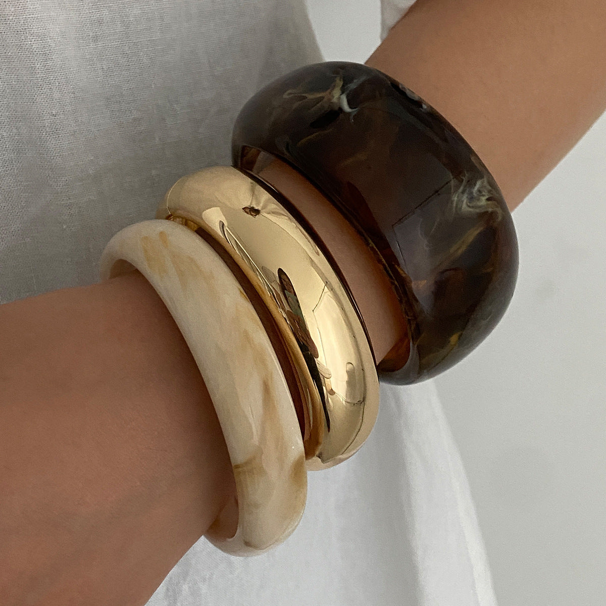 Wholesale Acrylic Curved Retro Wide Bracelet For Women Glossy Resin Dip Dye Fashion Jewelry Accessory Everyday Gift