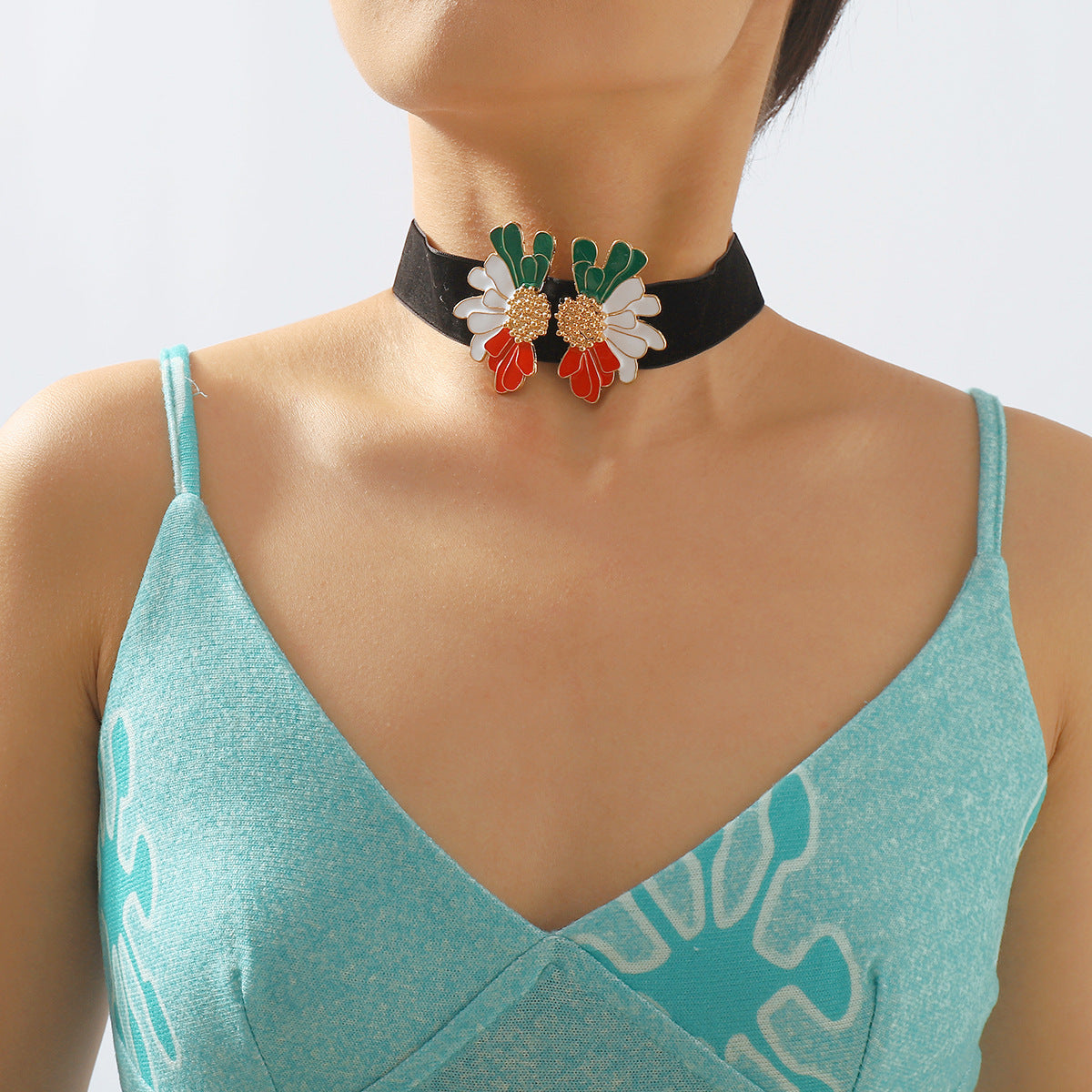 Wholesale Niche Retro Flower Necklace Flocking Cloth Oil Dropping Necklace