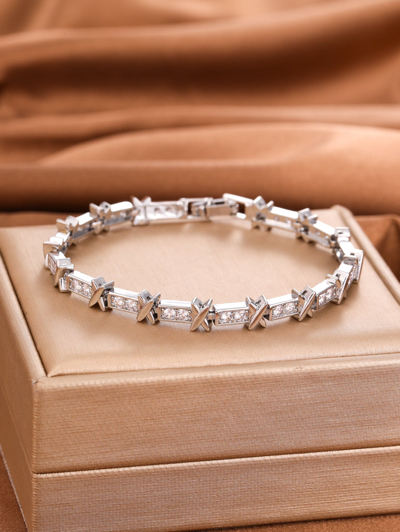 Wholesale Modern Geometric Zircon Bracelet,  Copper Gold Electroplated,  Jewelry Accessory for Women