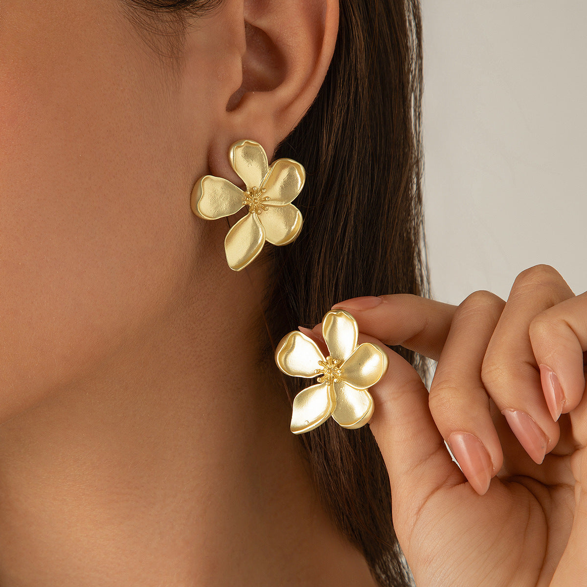 Wholesale Alloy Matte Gold Faux Pearl Ginkgo Floral Earrings Trendy Jewelry Accessory For Party Wear And Boutique Resale