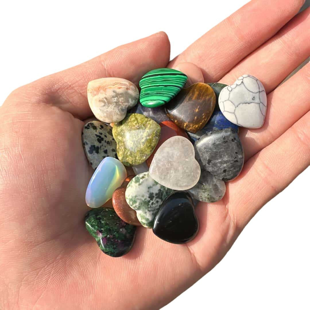 Wholesale natural crystal 20mm love pendant