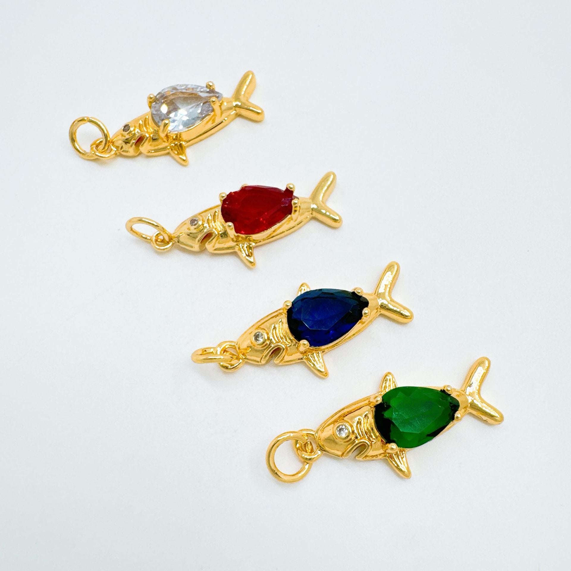Wholesale Gold Plated Shark Pendant Necklace European Style Fashion Accessory for Women Boutique Resale