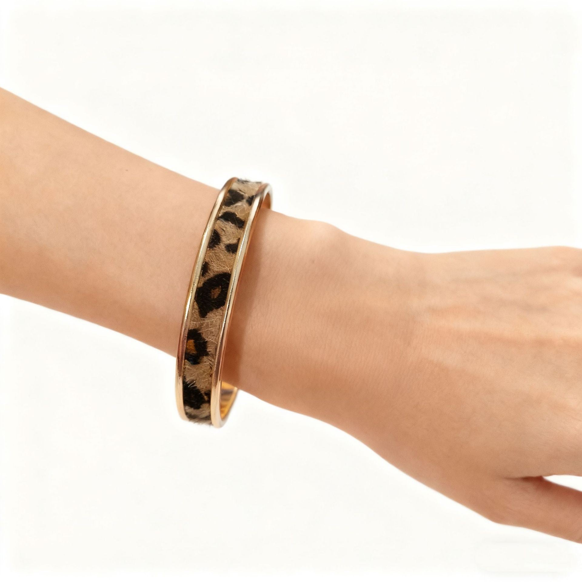 Wholesale Retro Leopard Print Open Bangle Gold Tone Iron Electroplated Women S Stylish Fashion Accessory Gift