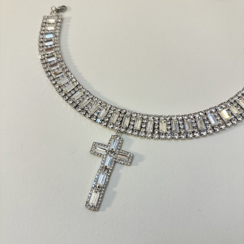 Wholesale  retro luxury high-end rectangular flash diamond cross pendant necklace