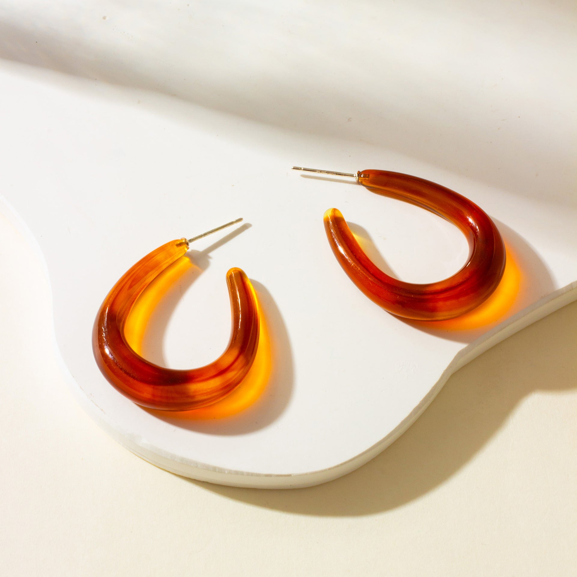 Großhandel Acryl-Stereozylindrische C-förmige Ohrringe