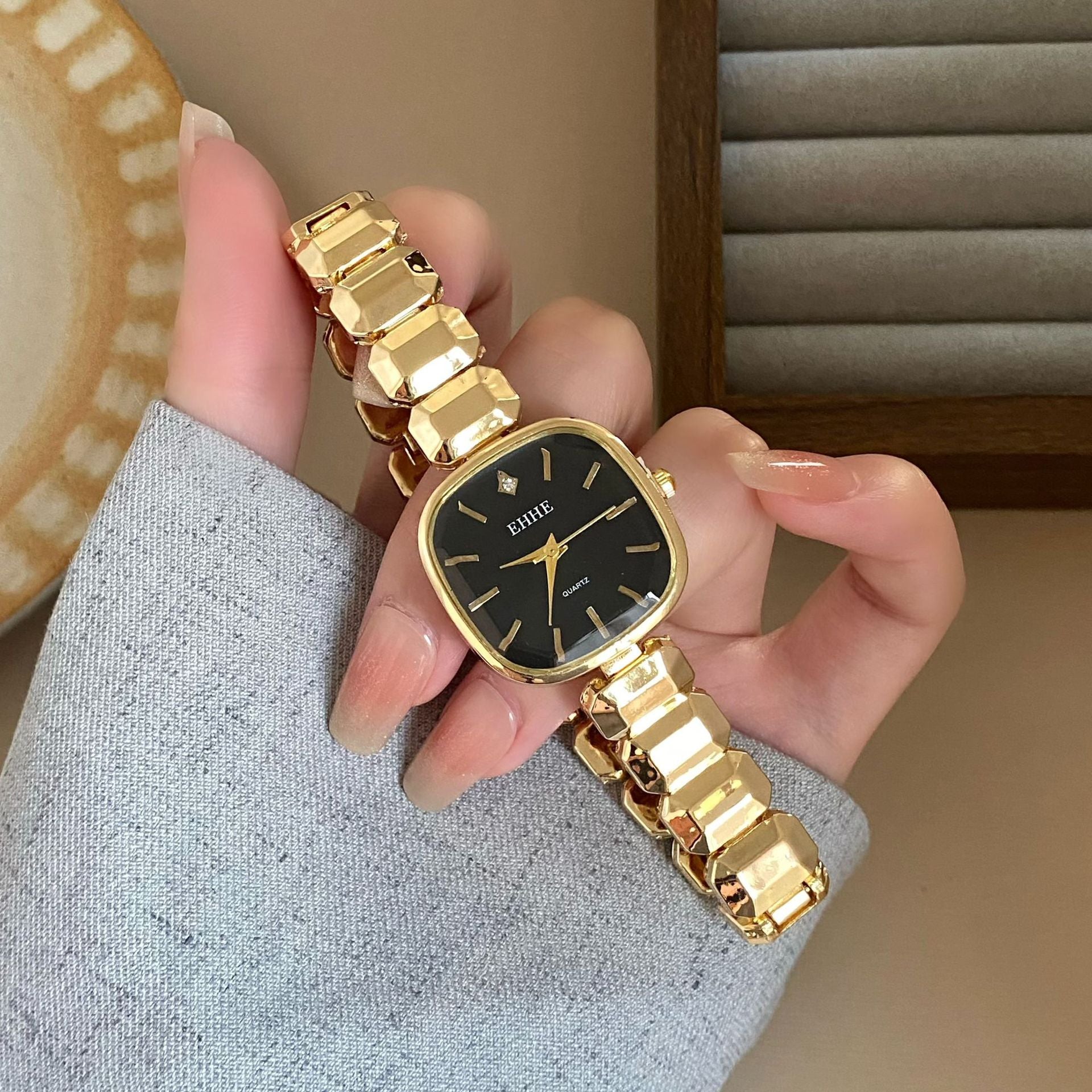 Wholesale Vintage Women S Square Quartz Watch Chic Fashion Accessory For Resale