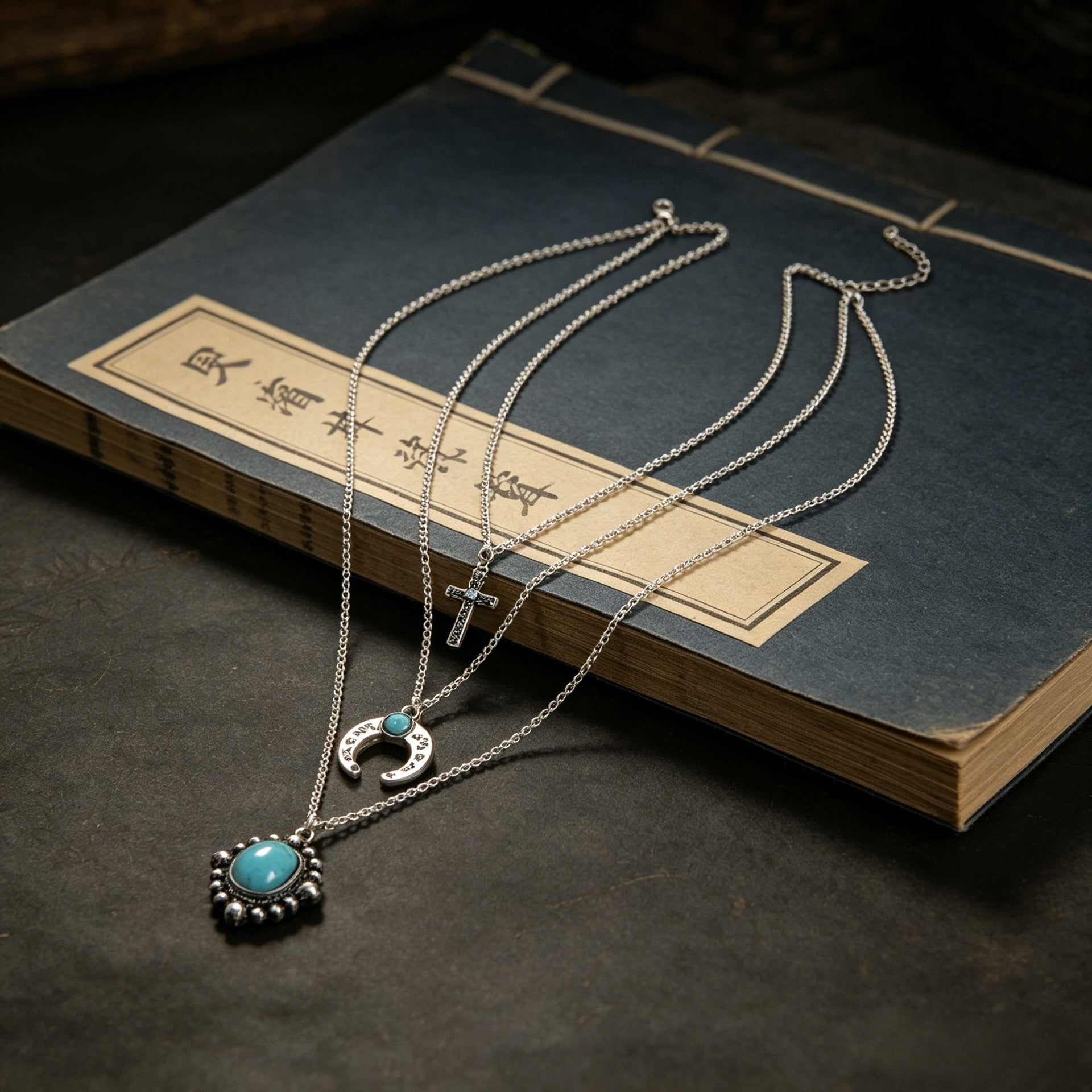 Wholesale Stylish Silver Alloy Layering Necklace Bull Head Crescent Turquoise Drop Pendants Fashion Jewelry For Resale
