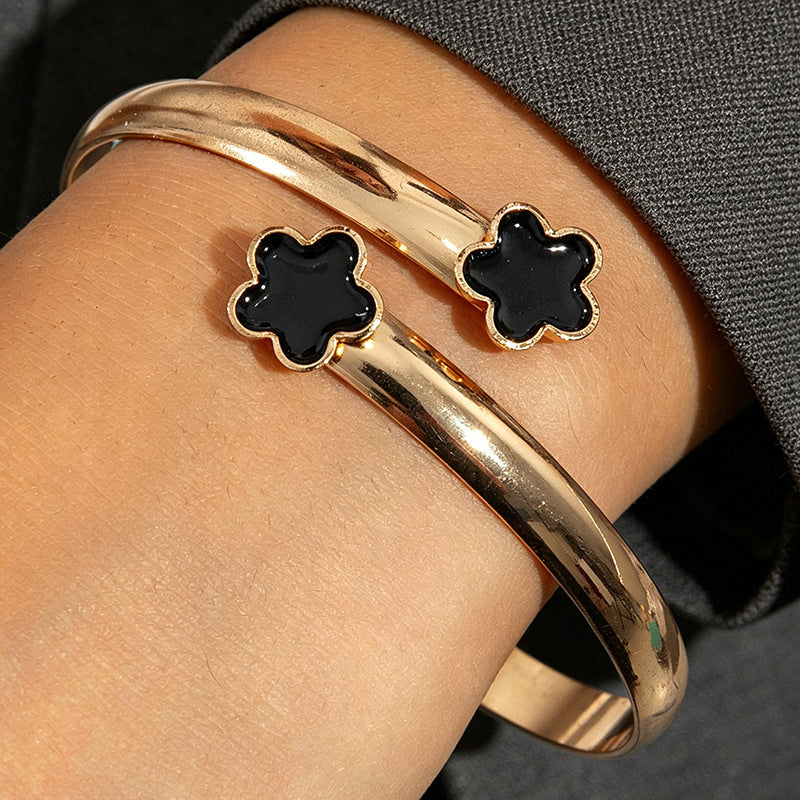Wholesale Alloy Electroplated Rhinestone 5-Leaf Clover Chain Bracelet - Trendy Women' s Jewelry Accessory for Resale ACCVIP