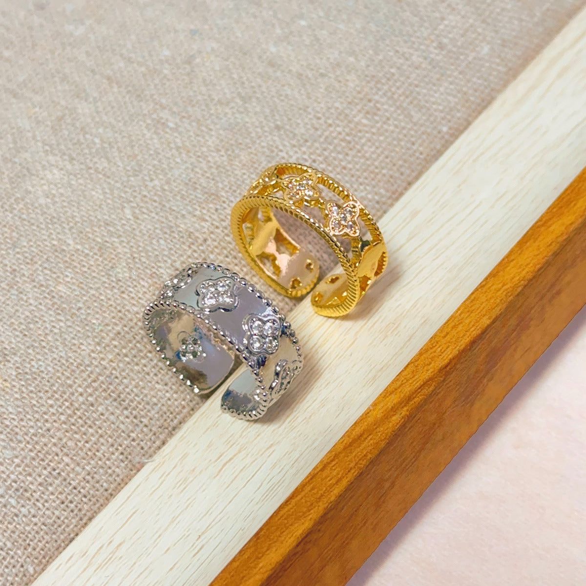 Wholesale Titanium Steel Diamond-encrusted Four-leaf Clover Ring