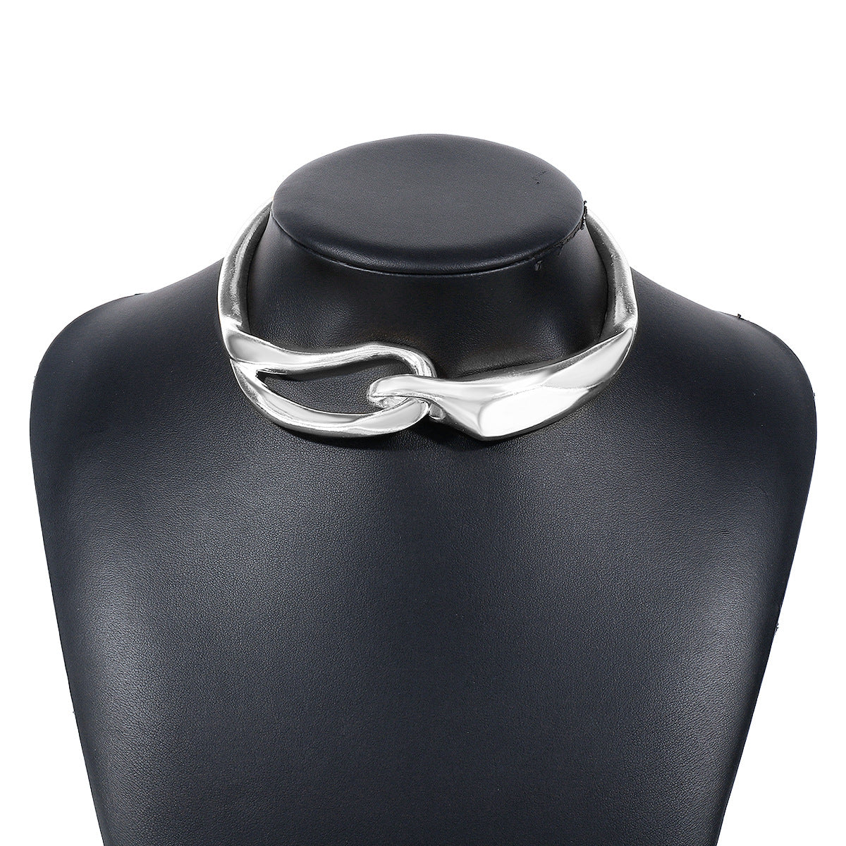 Wholesale Exaggerated Metal Style Three-Dimensional Buckle Necklace