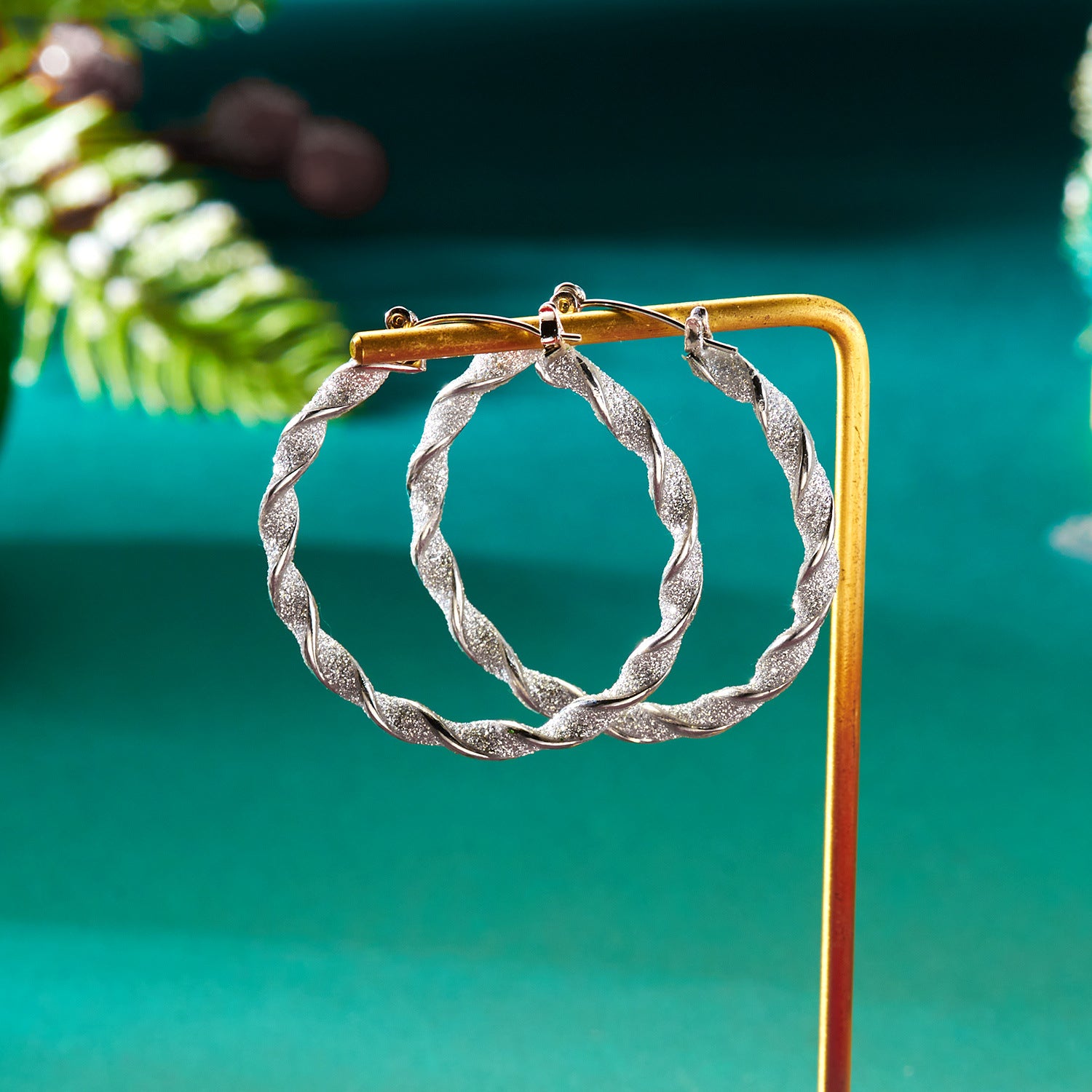 Wholesale Christmas colorful red and green twisted earrings