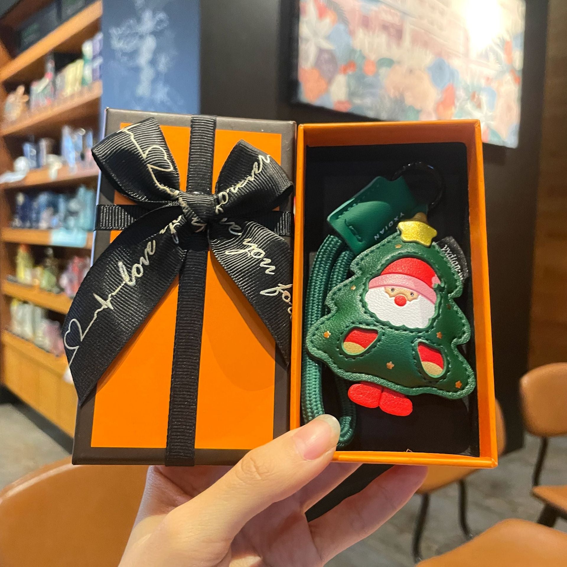 Wholesale Christmas decoration leather  keychain cute cartoon exquisite keychain