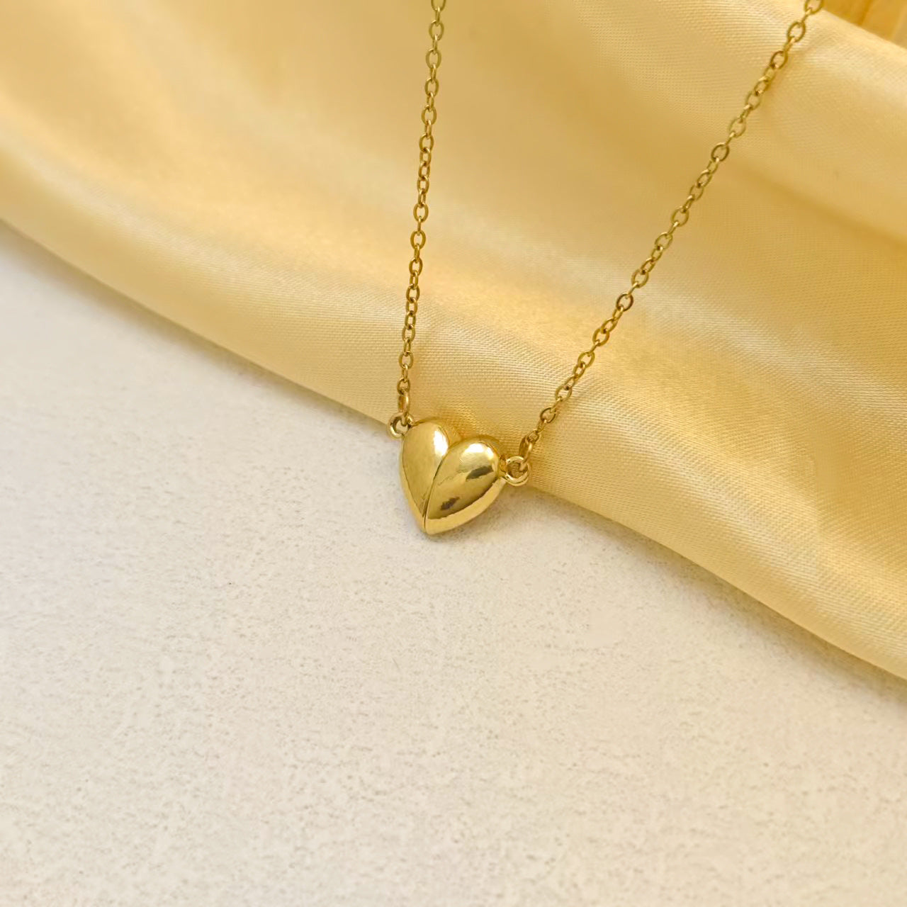 Wholesale Titanium Steel Gold Love Strong Magnet Necklace Fashion Jewelry Accessory Gift