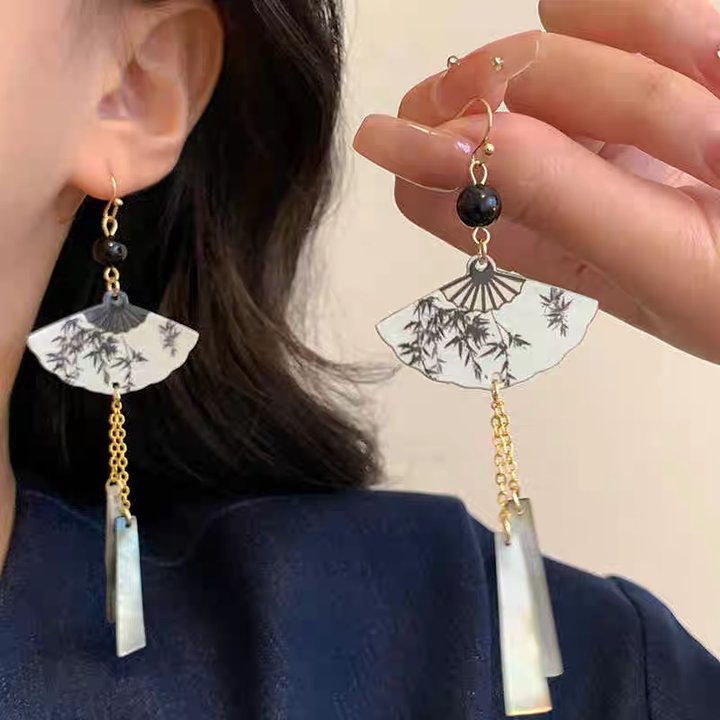 Wholesale European and American Light Luxury Shell Flower Earrings 925 Silver Needle High-grade Earrings Ins Niche Design Elegant Retro Earrings