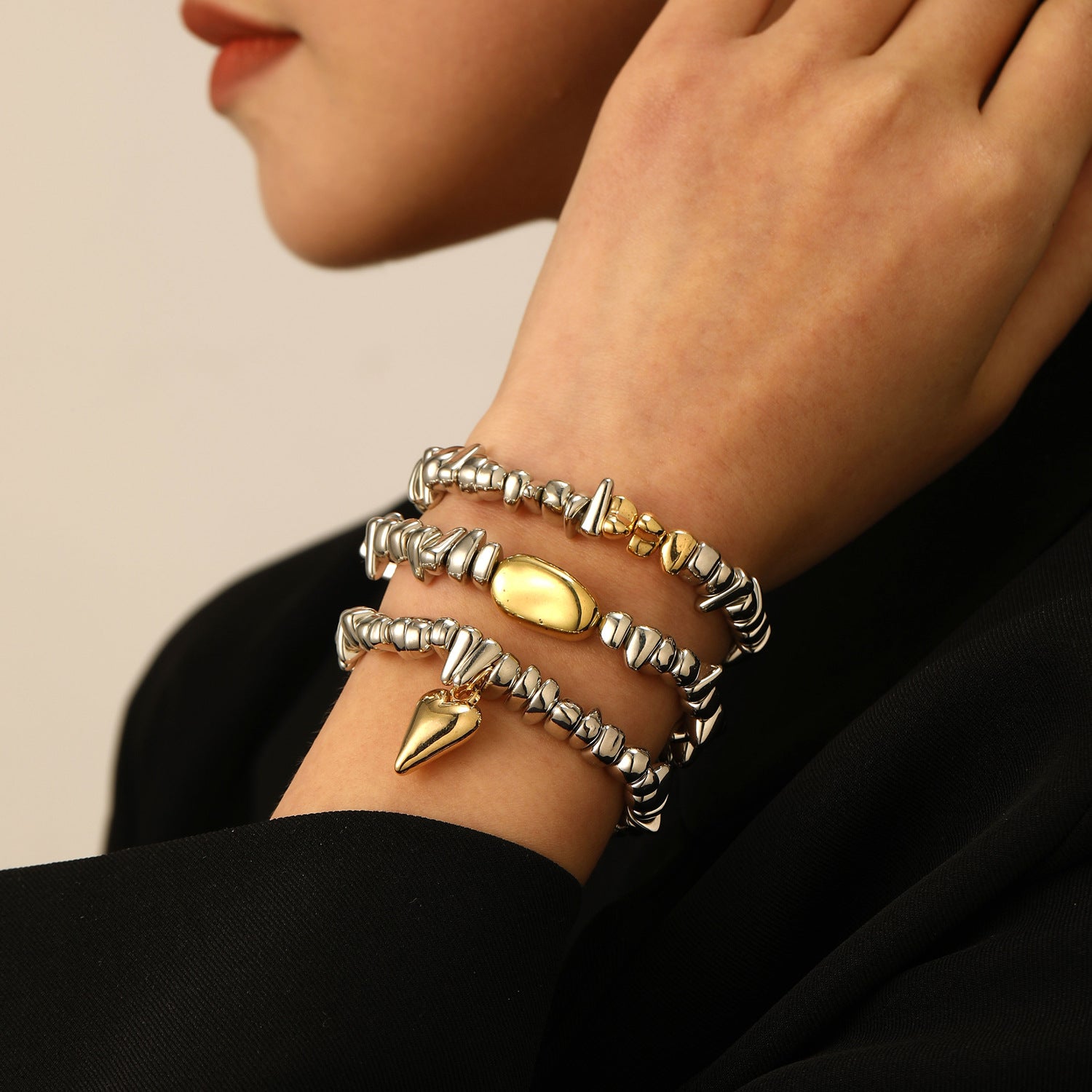 Bracciale con pendente a cuore a catena con perline irregolari retrò all'ingrosso