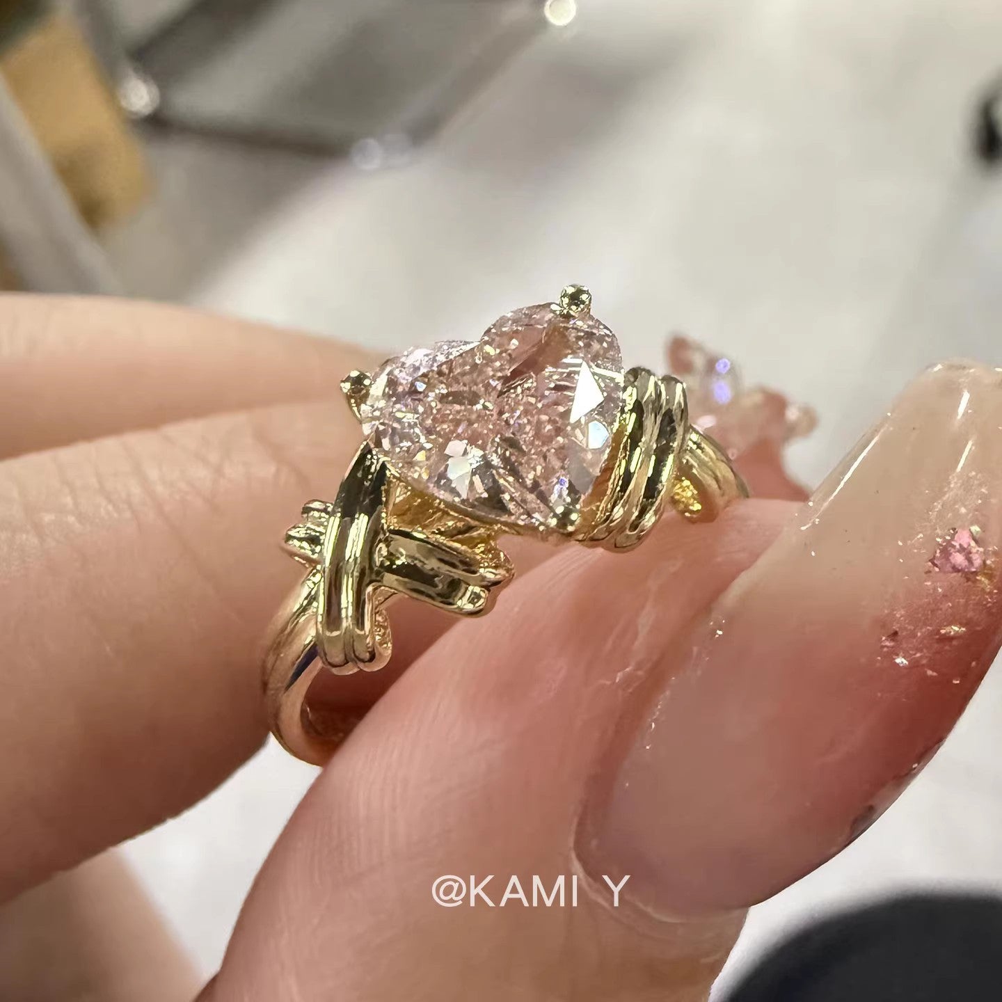 Wholesale Super Shiny Pink Heart Line Ring