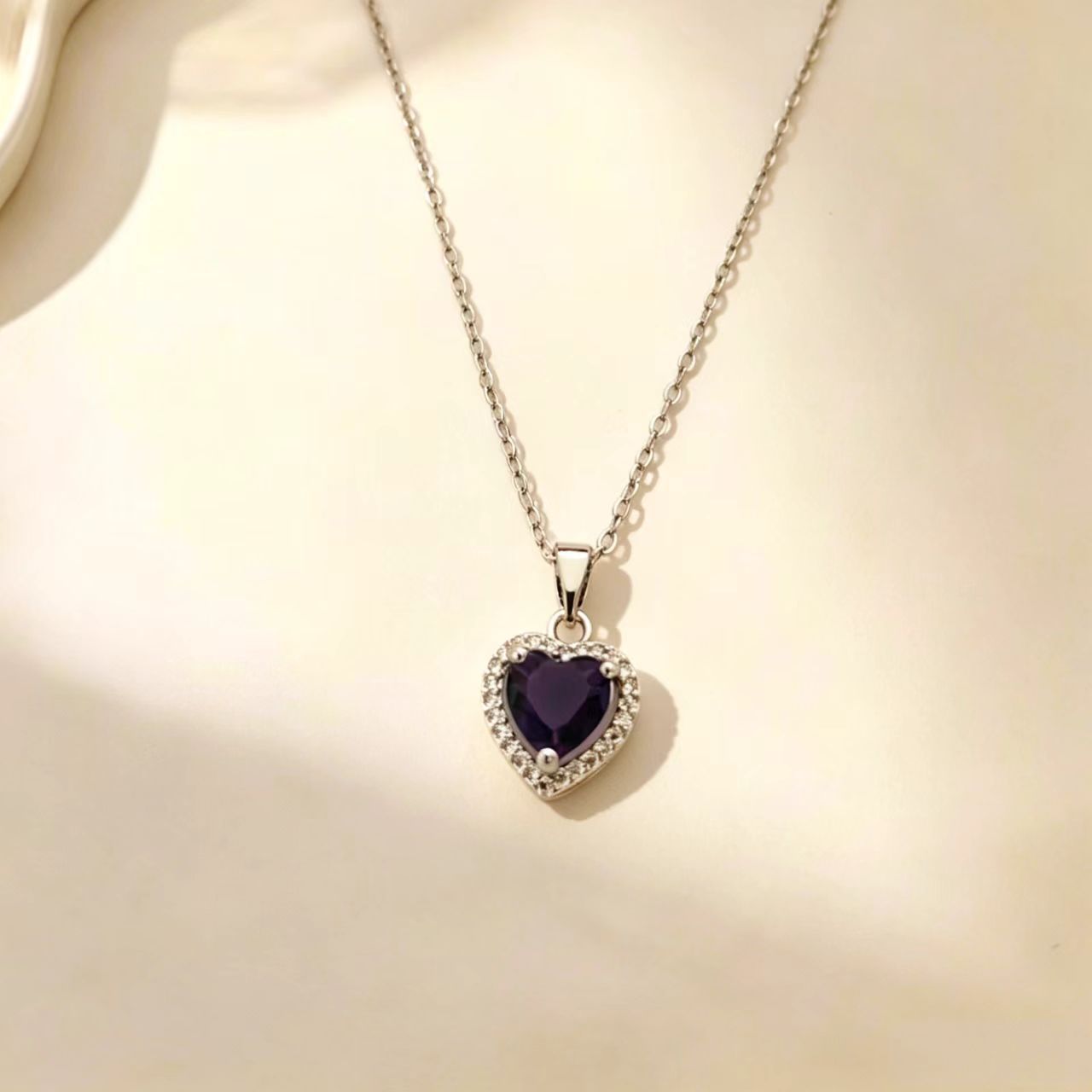 Wholesale Gold Plated Titanium Steel Love Necklace with Zircon Pendant Fashion Accessory