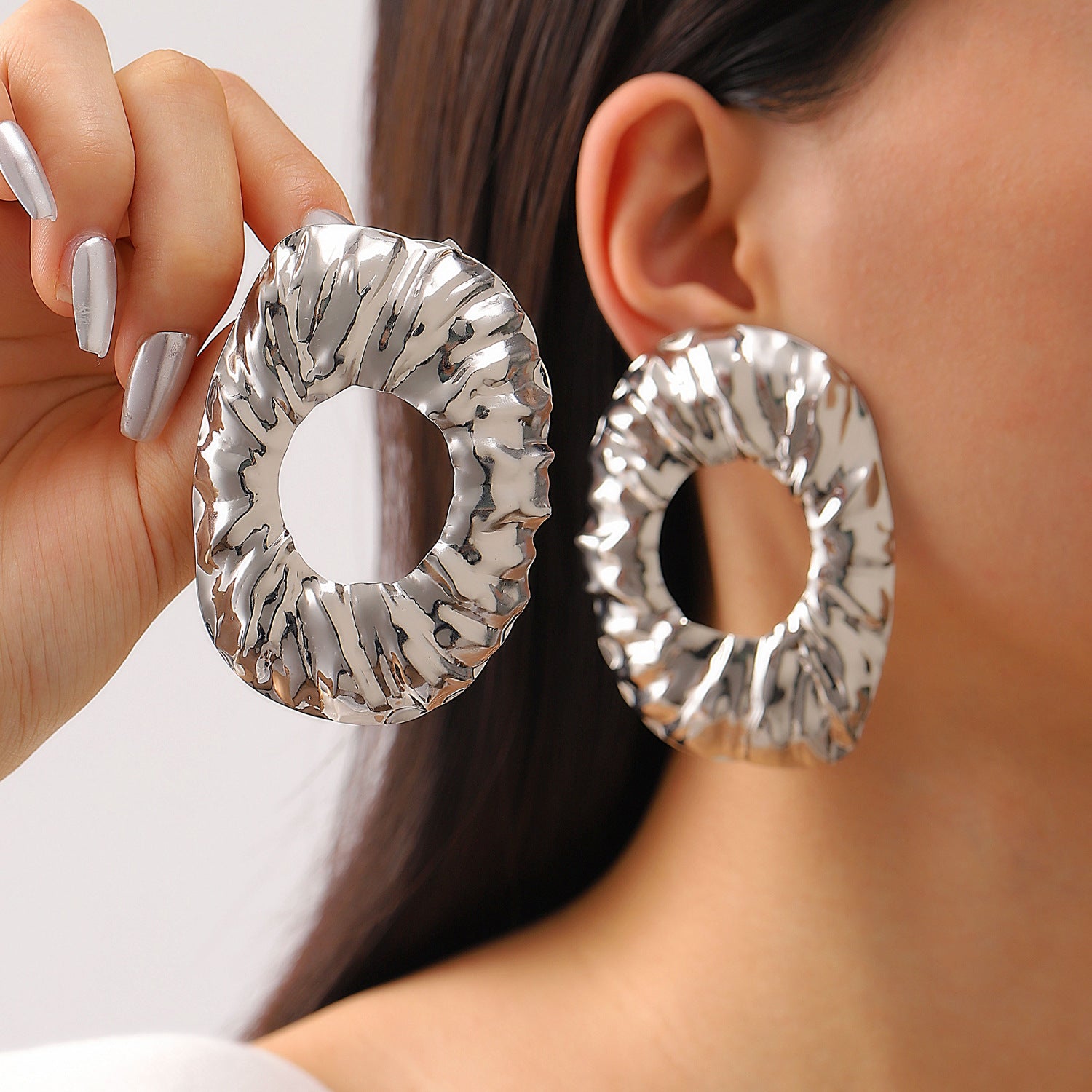 Wholesale Electroplated Metal Earrings Geometric Oval Pattern Fashion Accessory