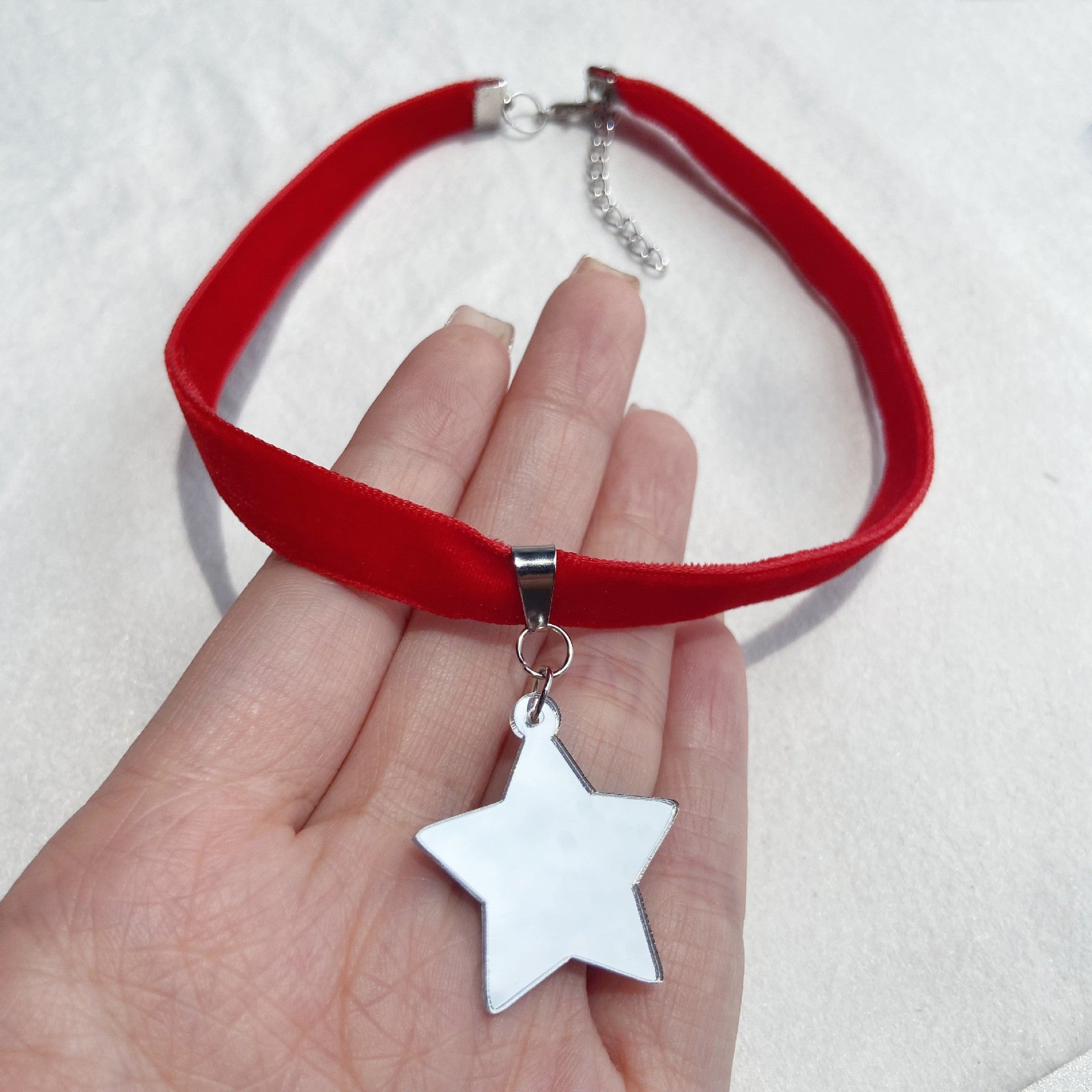 Wholesale Stylish Acrylic Choker Necklaces With Star Snowflake Heart Charms Fashion Jewelry Accessory For Party And Everyday Wear