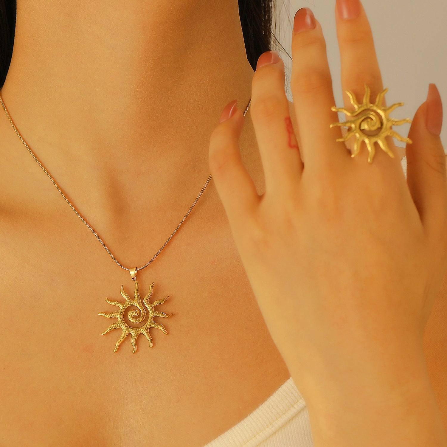 Wholesale Stainless Steel Hammer Spiral Sun Pendant Necklace  Ring