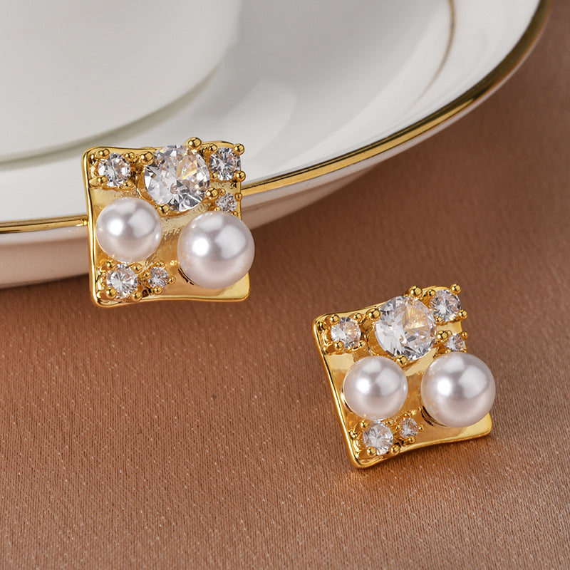 Wholesale Retro Exquisite Light Luxury Pearl Earrings
